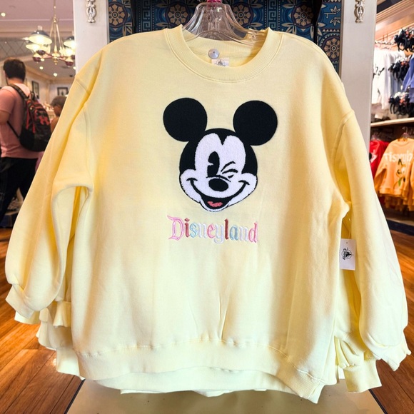 Limited Edition Disneyland 2025 Pastel Yellow Mickey Mouse Pullover Size L - Picture 1 of 3